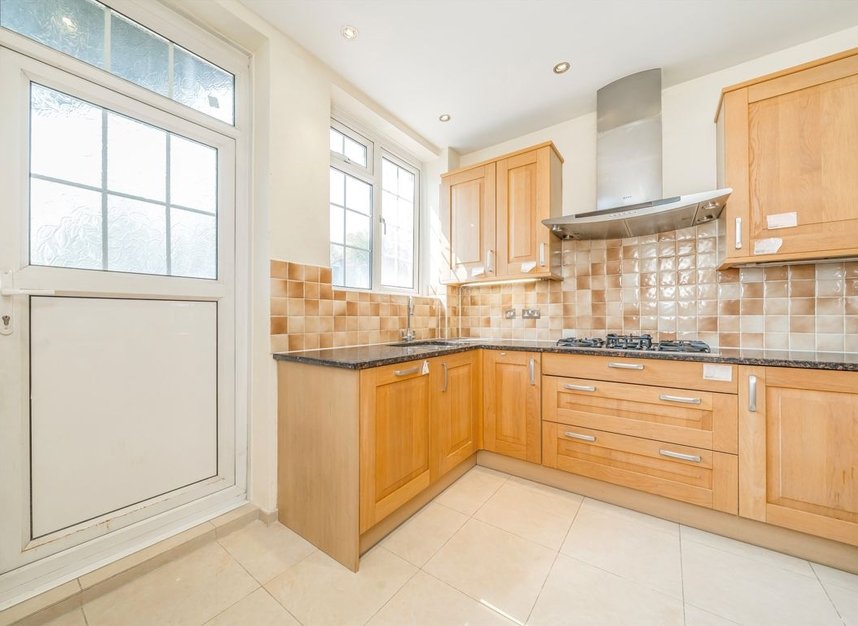 Properties for sale in Edgware Road - W2 2JH view4