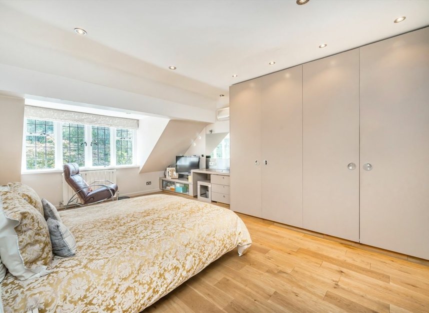 Properties for sale in Edmunds Walk - N2 0HU view7