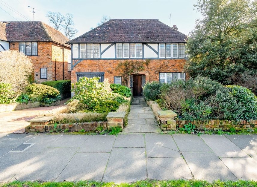 Properties for sale in Edmunds Walk - N2 0HU view2