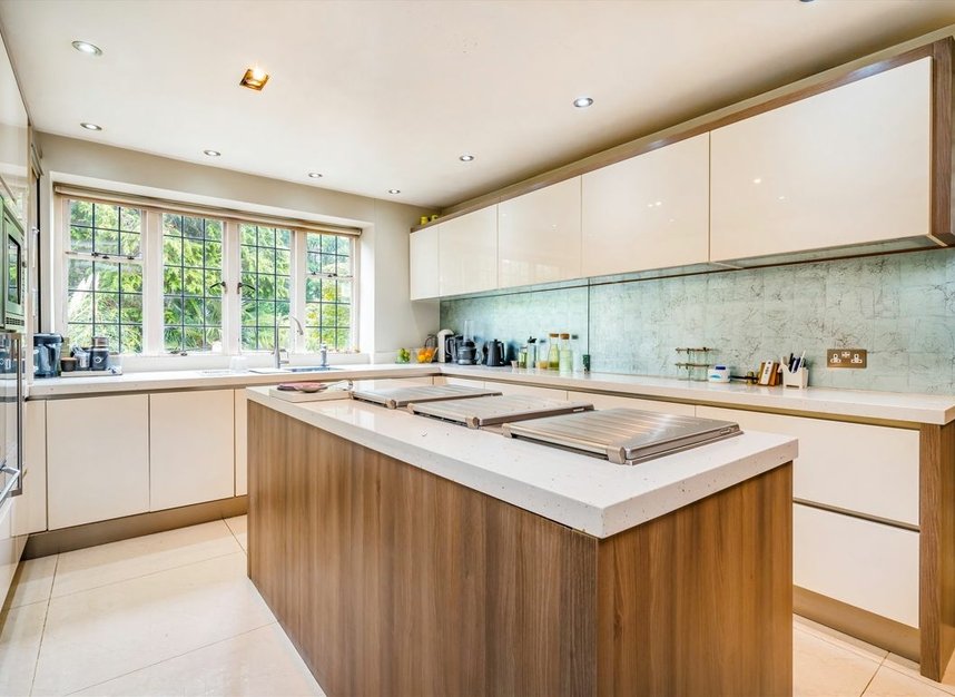 Properties for sale in Edmunds Walk - N2 0HU view9