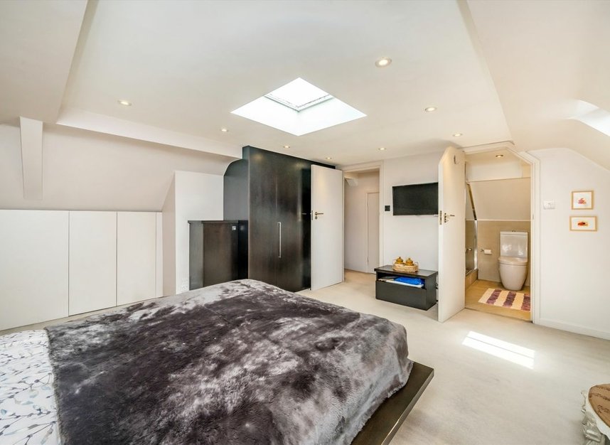 Properties for sale in Edmunds Walk - N2 0HU view13