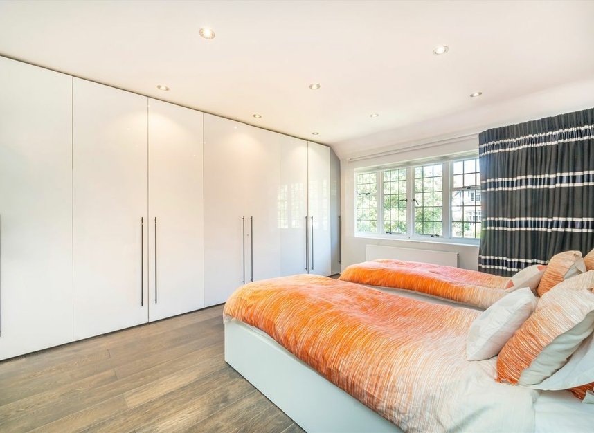 Properties for sale in Edmunds Walk - N2 0HU view12