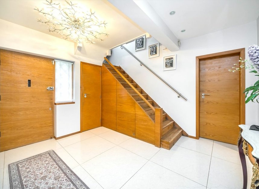 Properties for sale in Edmunds Walk - N2 0HU view10