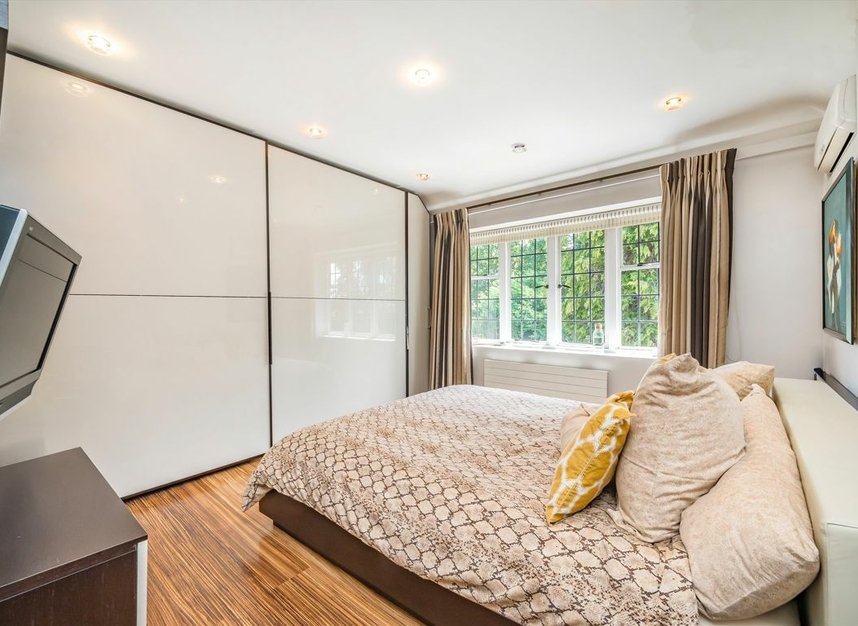 Properties for sale in Edmunds Walk - N2 0HU view6