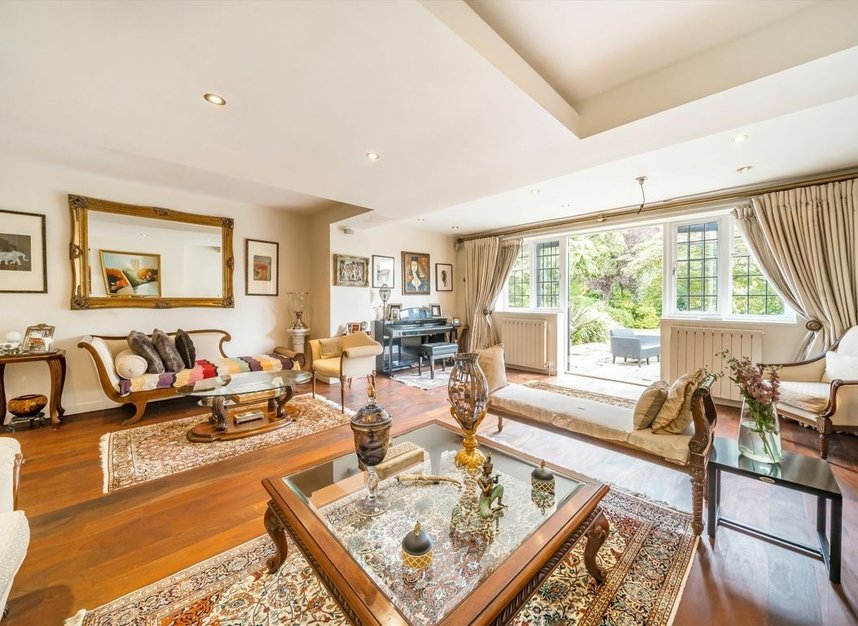 Properties for sale in Edmunds Walk - N2 0HU view3