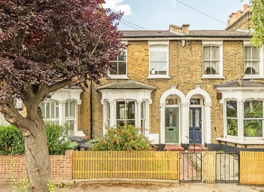 Properties for sale in Edric Road - SE14 5EL view1
