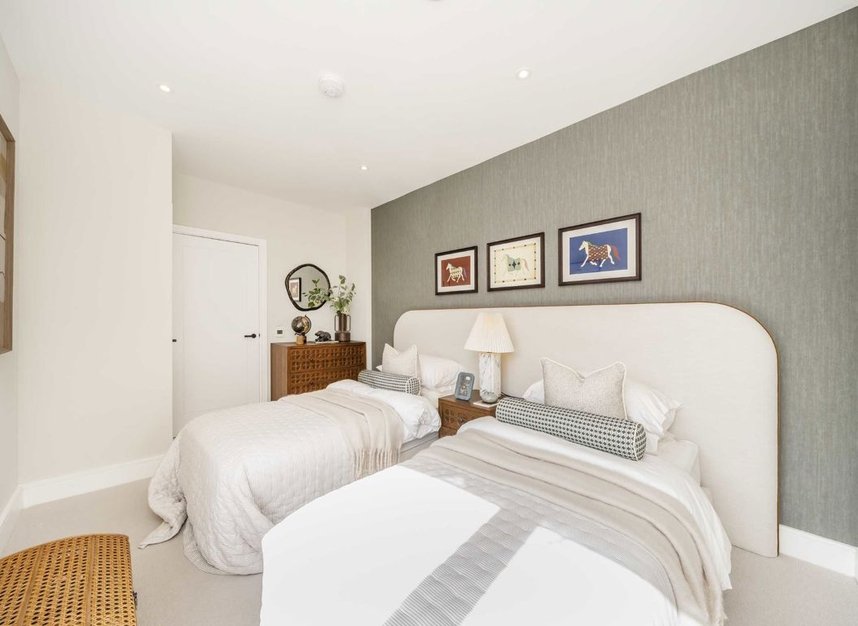 Properties for sale in Edwin Road - TW2 6SP view6