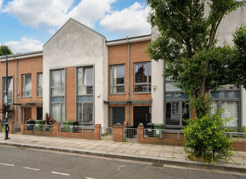 House terraced for sale in Elbe Street, London, SW6 (Ref 226778) Dexters