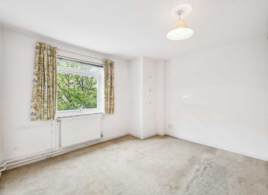 Flat for sale in Elm Park Gardens, London, SW10 (Ref 211736) Dexters