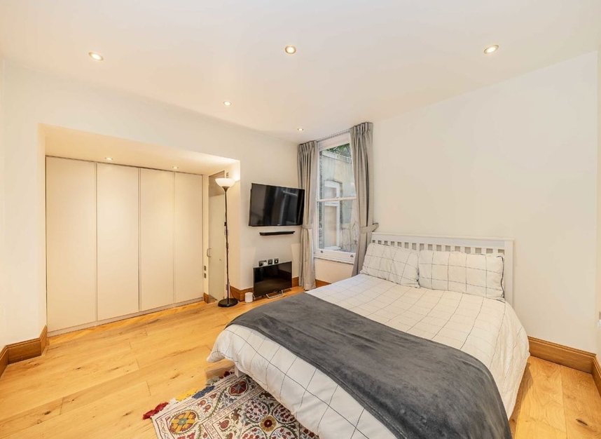 Properties for sale in Elm Park Gardens - SW10 9PB view4