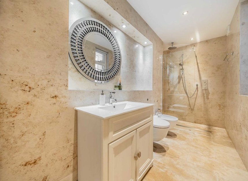 Properties for sale in Elm Park Gardens - SW10 9PB view6