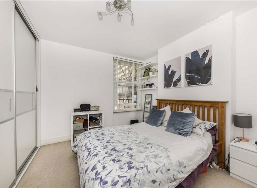 Properties for sale in Elms Crescent - SW4 8QH view4