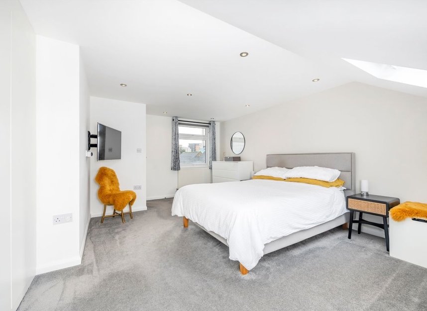 Properties for sale in Enfield Road - TW8 9PB view4