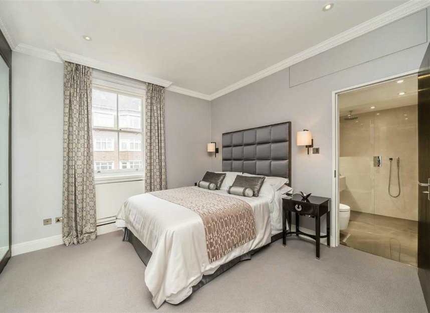 Properties for sale in Ennismore Gardens - SW7 1NP view5