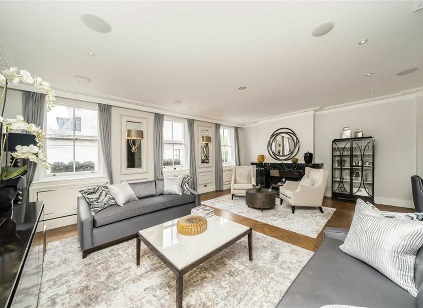 Properties for sale in Ennismore Gardens - SW7 1NP view2