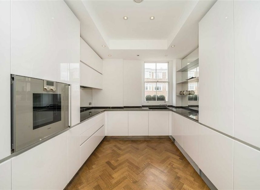 Properties for sale in Ennismore Gardens - SW7 1NP view4