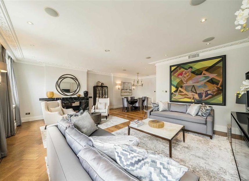 Properties for sale in Ennismore Gardens - SW7 1NP view3