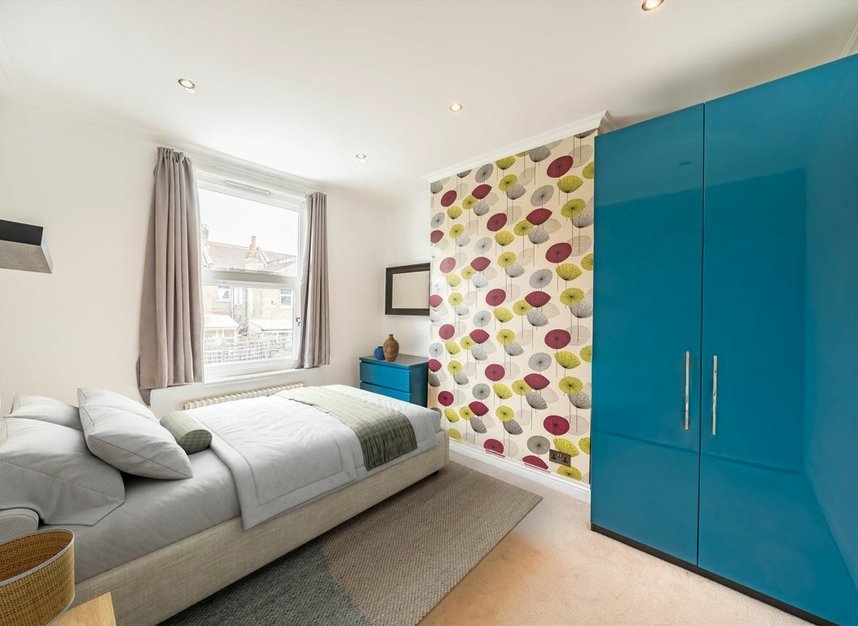 Properties for sale in Eswyn Road - SW17 8TP view11