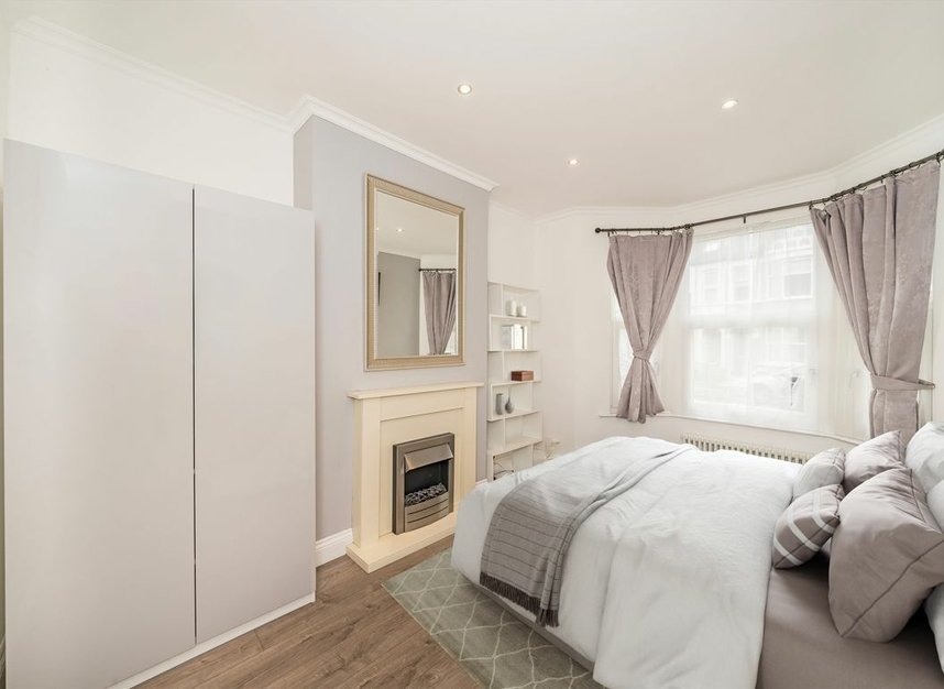 Properties for sale in Eswyn Road - SW17 8TP view6
