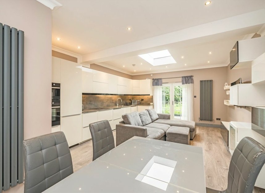 Properties for sale in Eswyn Road - SW17 8TP view2