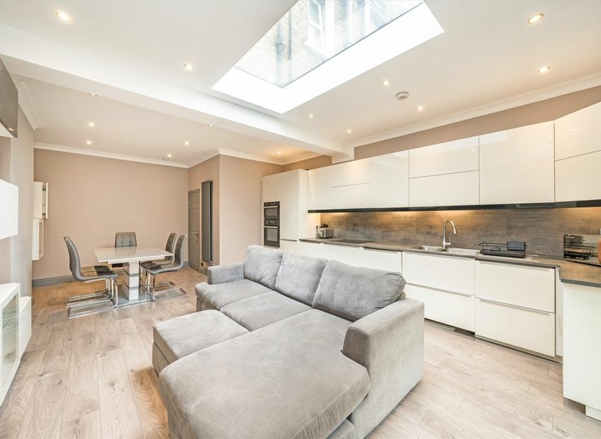Properties for sale in Eswyn Road - SW17 8TP view10