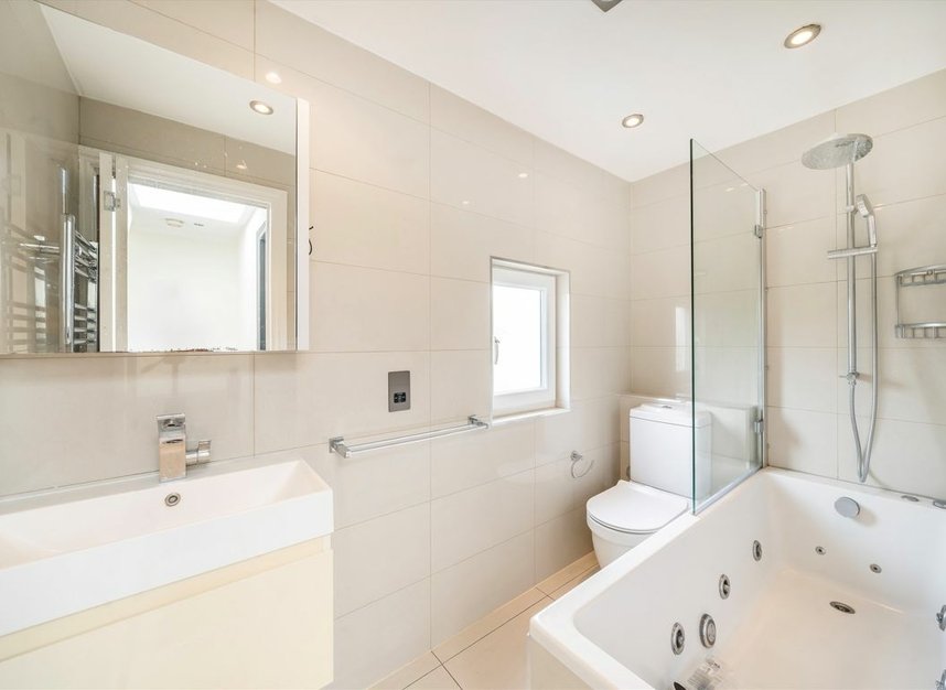 Properties for sale in Eswyn Road - SW17 8TP view9