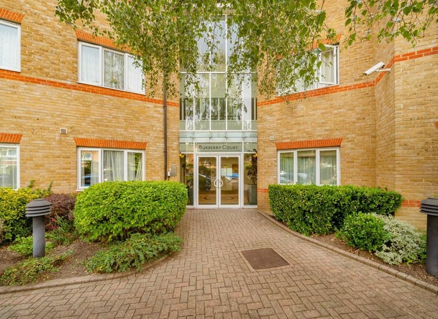 Properties for sale in Etchingham Park Road - N3 2DW view2