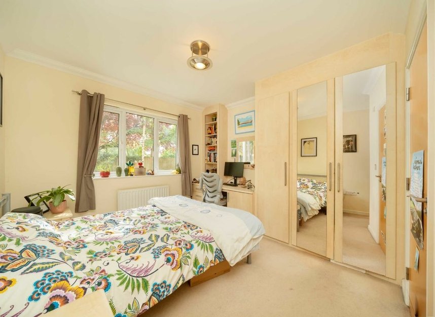 Properties for sale in Etchingham Park Road - N3 2DW view4