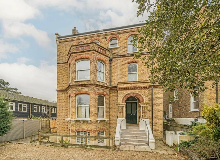 Flat for sale in Ewell Road, Surbiton, KT6 (Ref 215168) Dexters