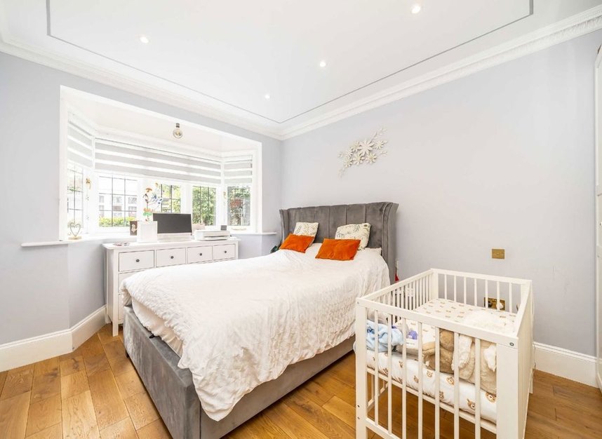 Properties for sale in Fairlawn Avenue - W4 5EF view4