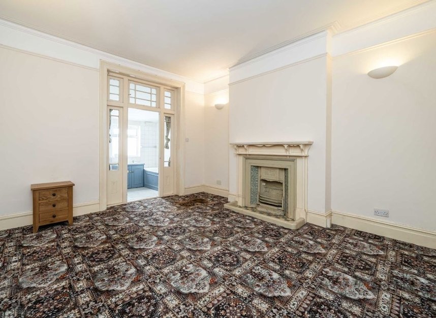 Properties for sale in Fairlawn Grove - W4 5EL view3