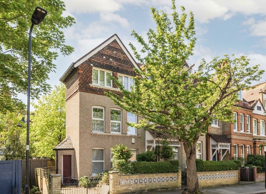 Properties for sale in Fairlawn Grove - W4 5EL view1