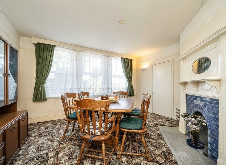 Properties for sale in Fairlawn Grove - W4 5EL view2