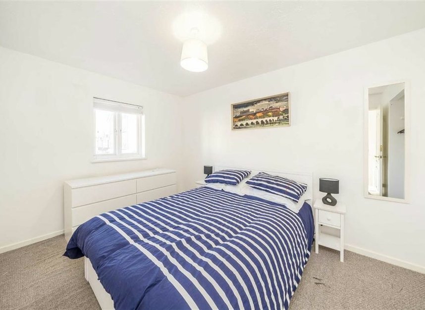 Properties for sale in Farrow Lane - SE14 5DB view5