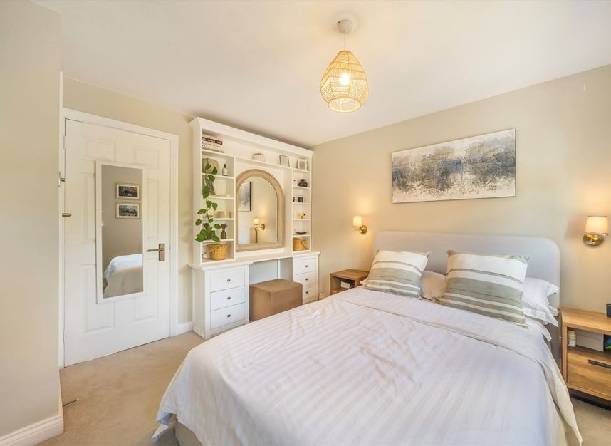Properties for sale in Fawcett Close - SW16 2QJ view5