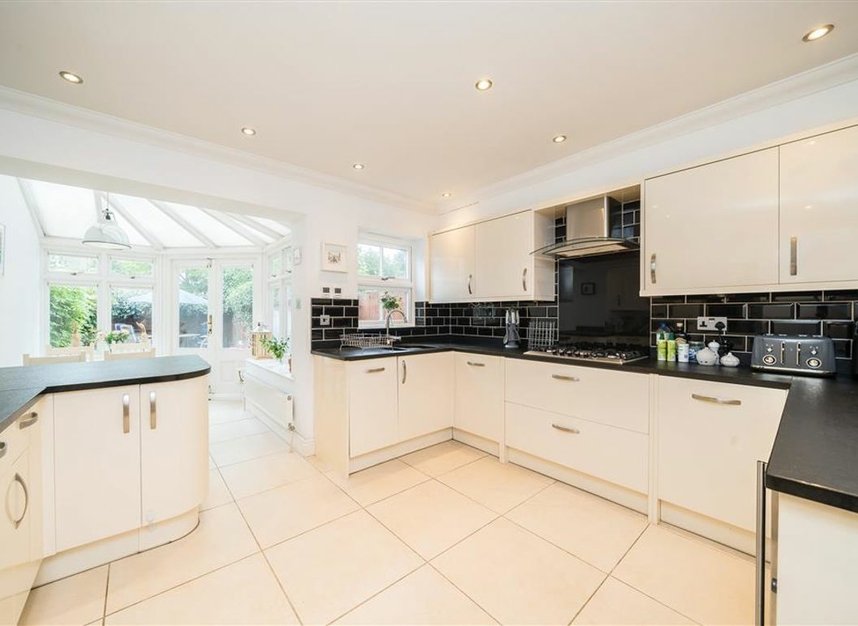 Properties for sale in Fernbank Mews - SW12 9NJ view2