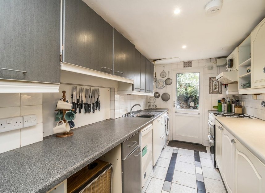 Properties for sale in Ferndale Road - SW4 7SE view2