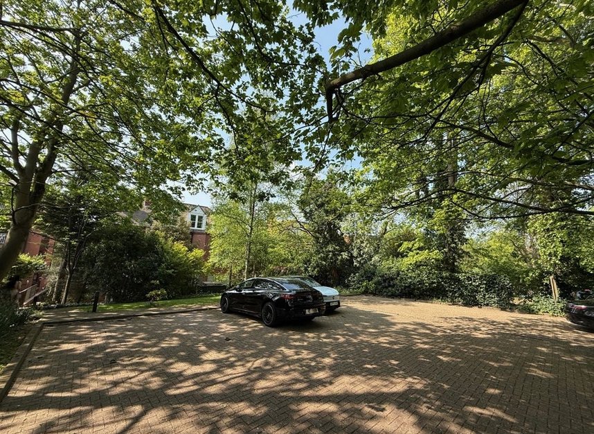 Properties for sale in Finchley Road - NW3 7AA view9