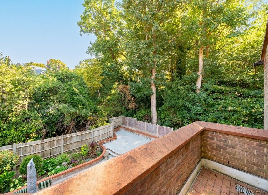 Properties for sale in Firecrest Drive - NW3 7ND view6