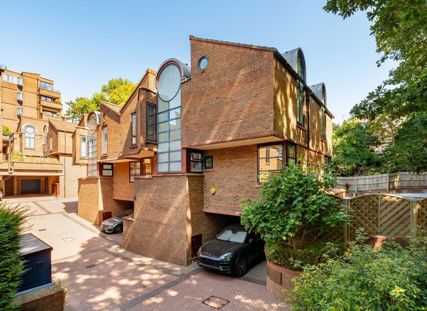 Properties for sale in Firecrest Drive - NW3 7ND view1