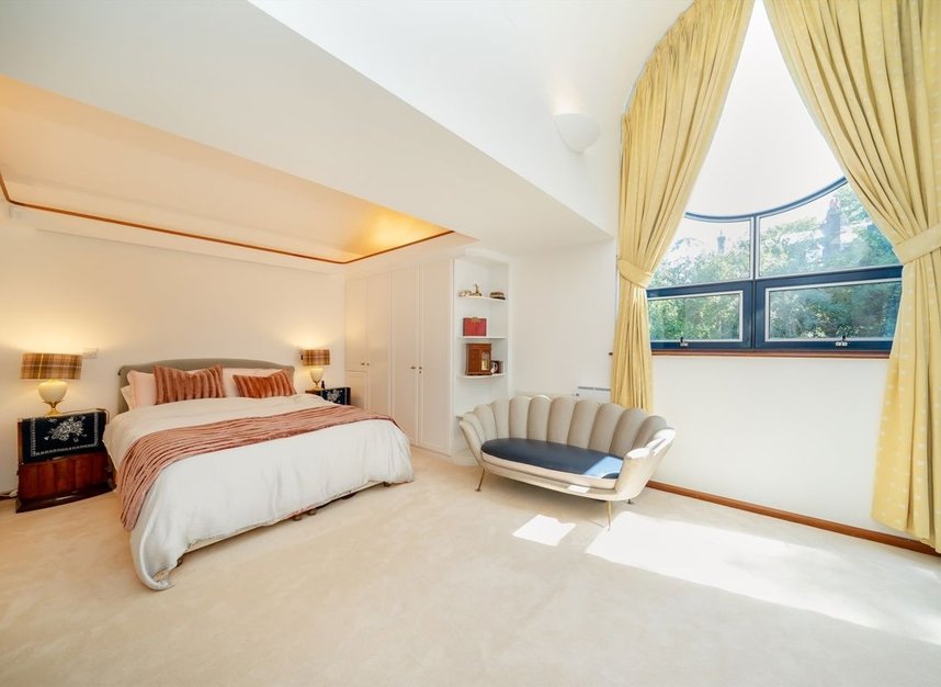 Properties for sale in Firecrest Drive - NW3 7ND view7