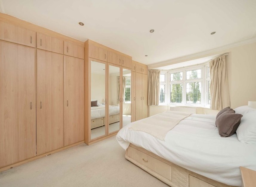 Properties for sale in Fitzalan Road - N3 3PD view8
