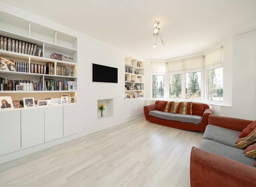 Properties for sale in Fitzalan Road - N3 3PD view2