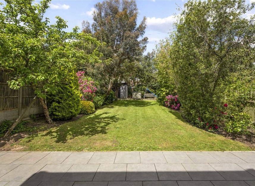 Properties for sale in Fitzalan Road - N3 3PD view10