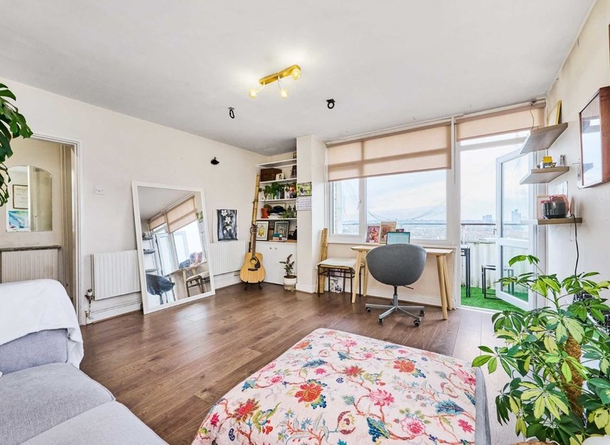 Flat for sale in Fitzhugh Grove, London, SW18 (Ref 222196) Dexters