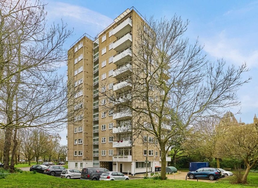 Flat for sale in Fitzhugh Grove, London, SW18 (Ref 222196) | Dexters