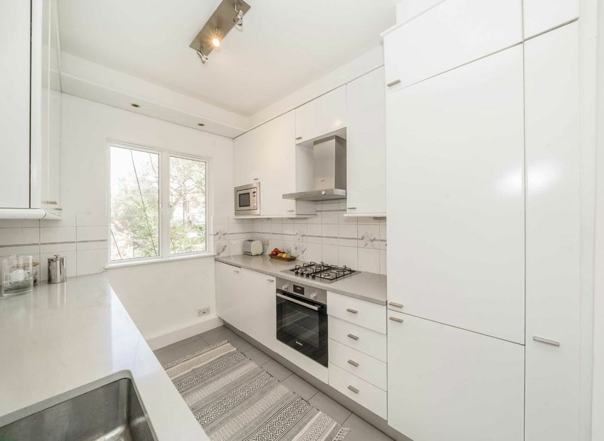 Properties sold in Fitzjohns Avenue - NW3 5LT view2