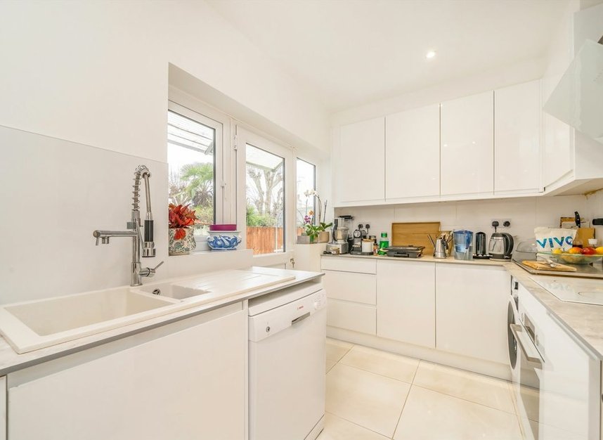 Properties for sale in Fortis Green Avenue - N2 9NA view3