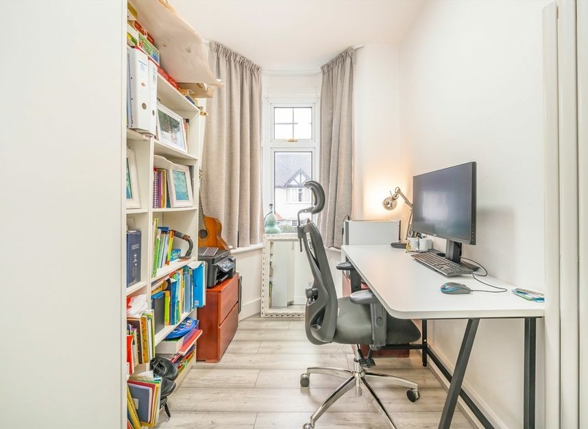 Properties for sale in Fortis Green Avenue - N2 9NA view8