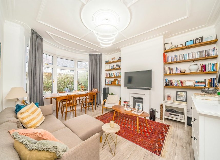 Properties for sale in Fortis Green Avenue - N2 9NA view2